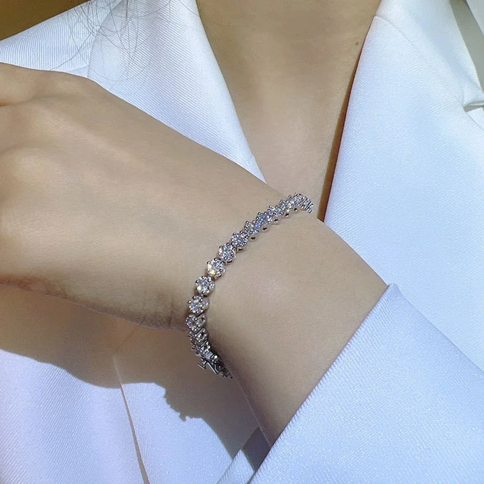 Light Luxury 925 Sterling Silver Crafted Moissanite Gemstone Bracelet for Women's Elegant Jewelry