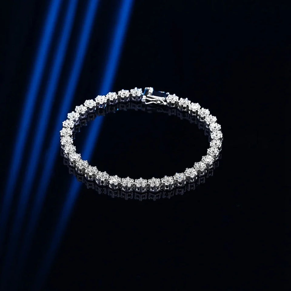 Light Luxury 925 Sterling Silver Crafted Moissanite Gemstone Bracelet for Women's Elegant Jewelry
