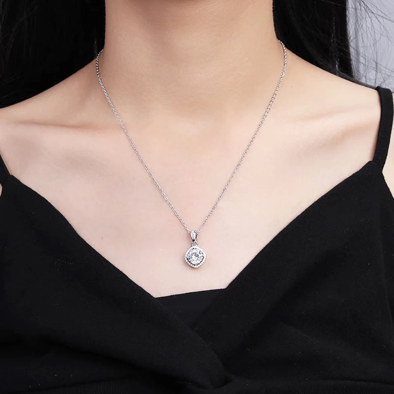 925 Sterling Silver Necklace Pendant 100% Real Moissanite For Women Fashion Clavicle Chain Necklaces Wedding Party Jewelry Gift