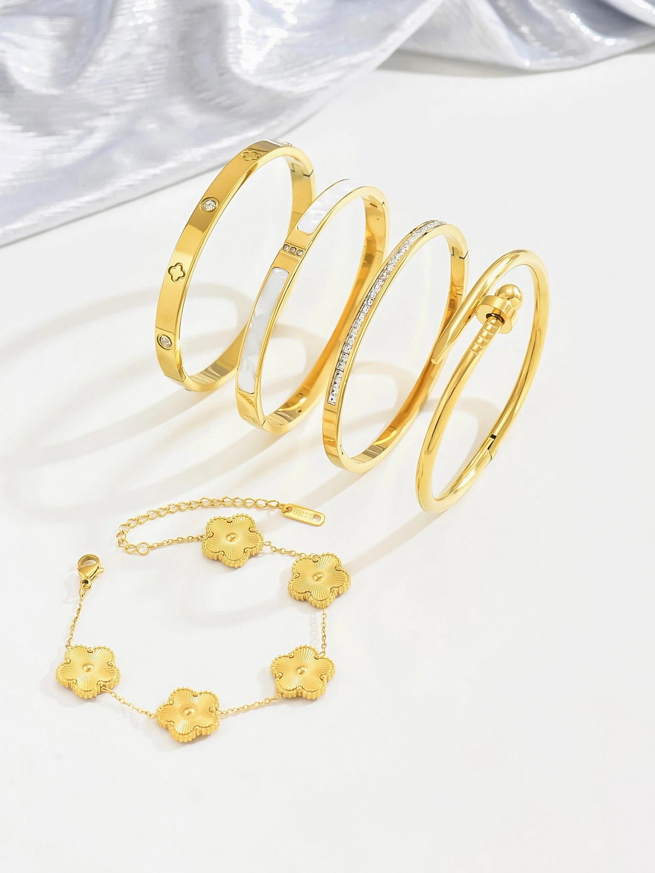 Stainless steel gold diamond set women's four-leaf clover bracelet